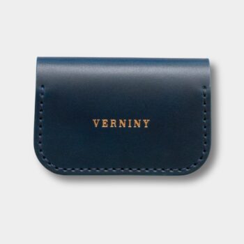 Luxusné puzdro na karty Blue 003 – predná strana so zlatým logom Verniny