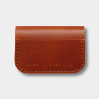 Personalizovaný cardholder Brown 003 – hnedé šitie, pohľad zozadu
