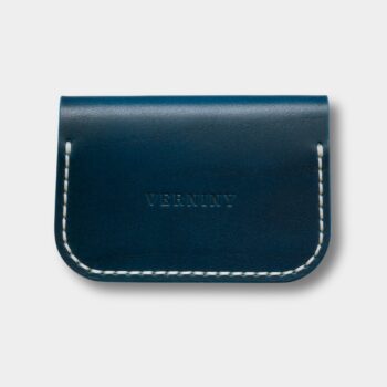 Kožená peňaženka Blue 003 – pohľad spredu s logom Verniny